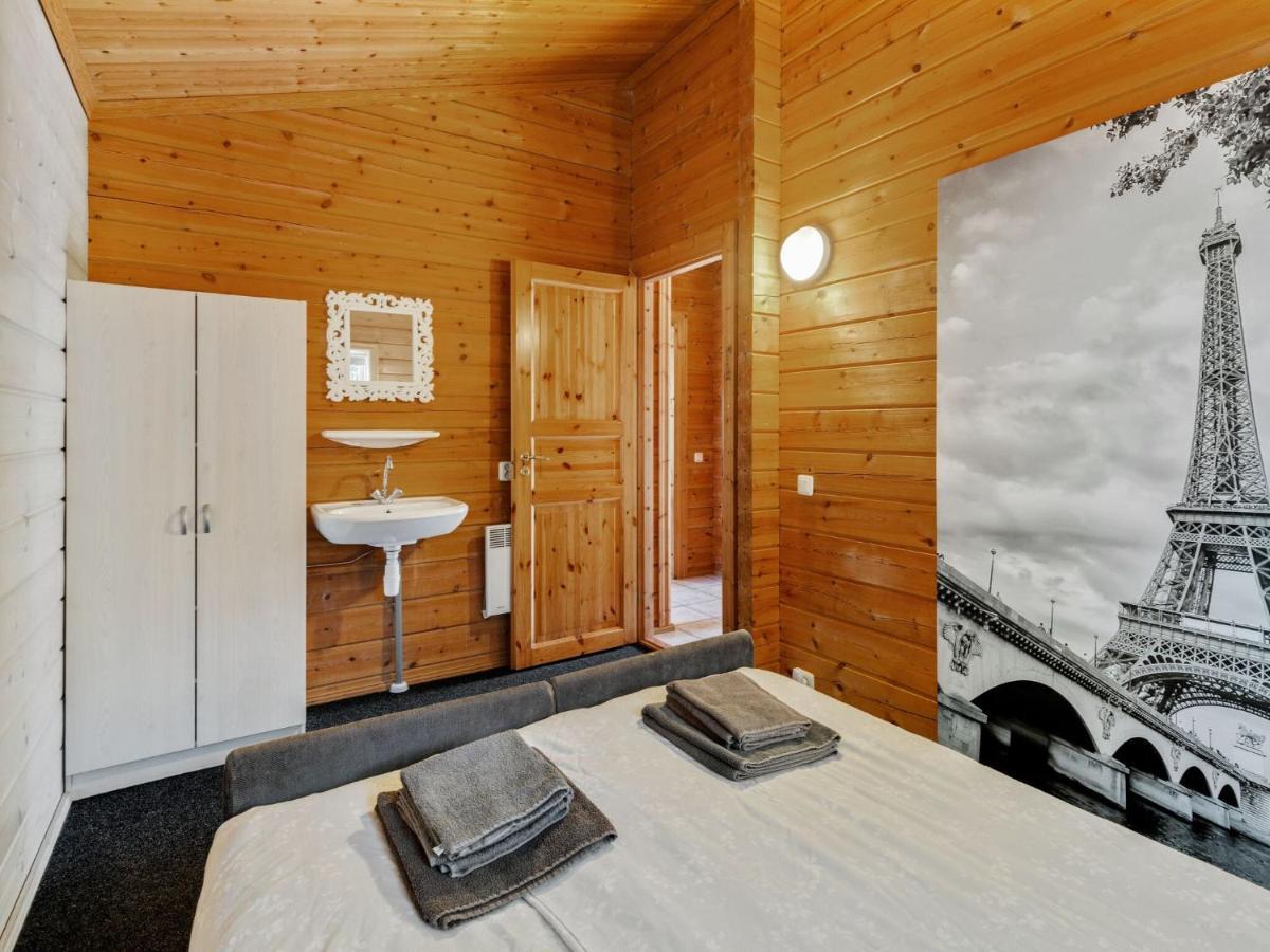 Luxurious Chalet In Guelders By The Forest Hulshorst Exterior foto
